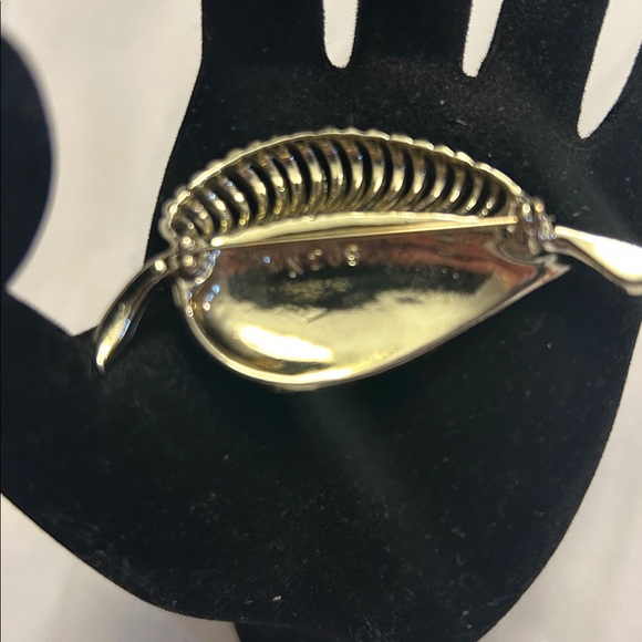 MX209 Rhodium
Leaf Silvertone Pin, 1970, Vintage - Picture 7 of 7